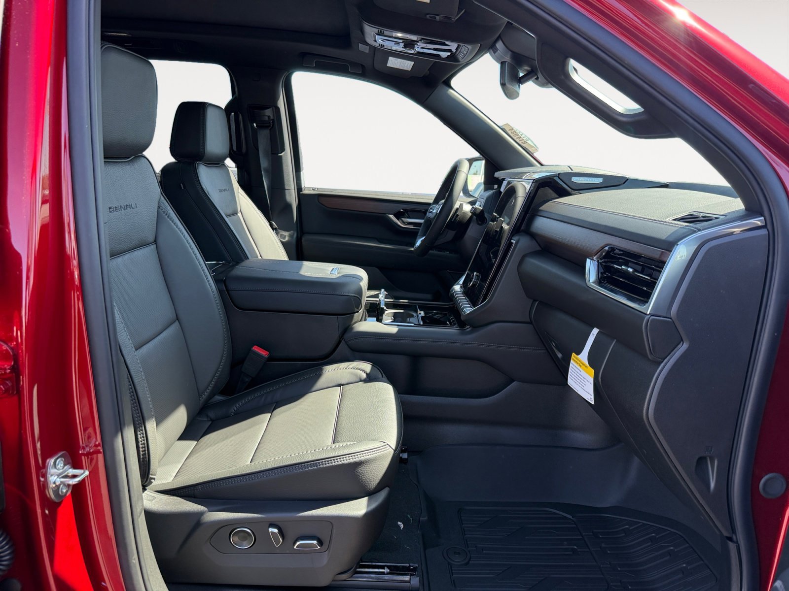 2026 GMC Yukon XL Denali - Photo 19