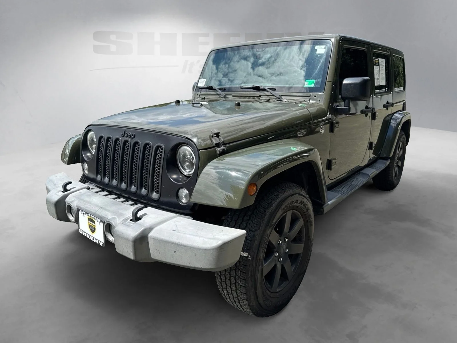 Used 2015 Green Jeep Unlimited Sahara image 14