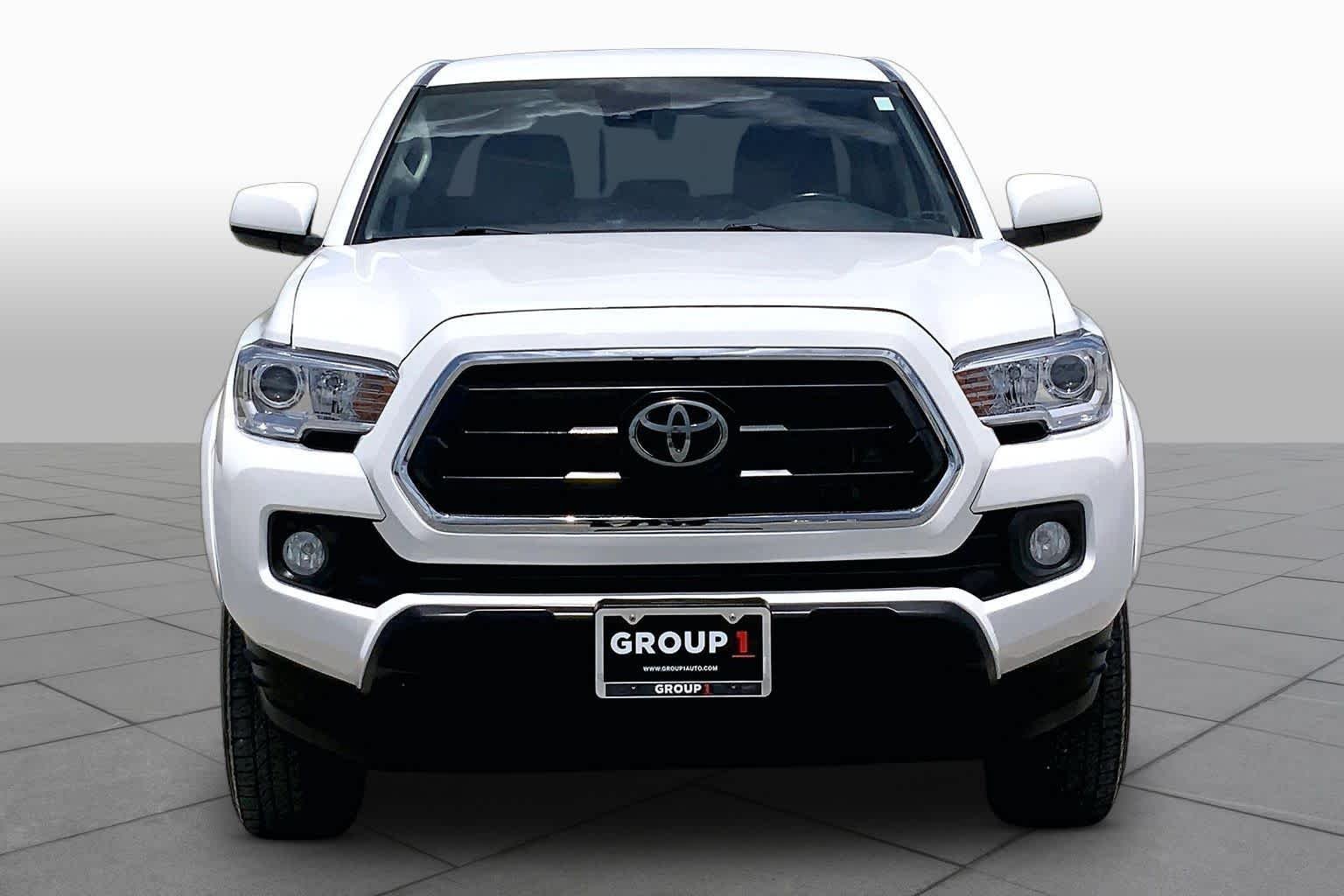 Used 2022 White Toyota SR5 image 4