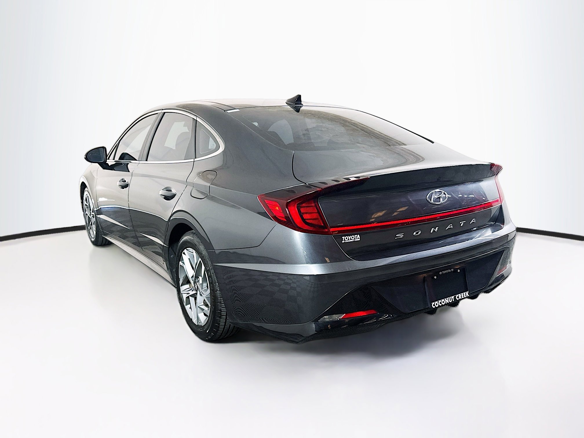 Used 2023 Portofino Gray Hyundai SEL image 5