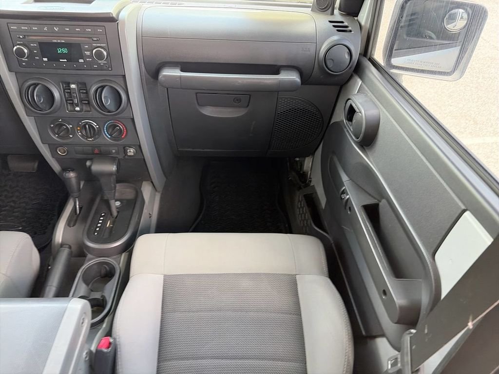 Used 2008 Silver Jeep Unlimited X image 11