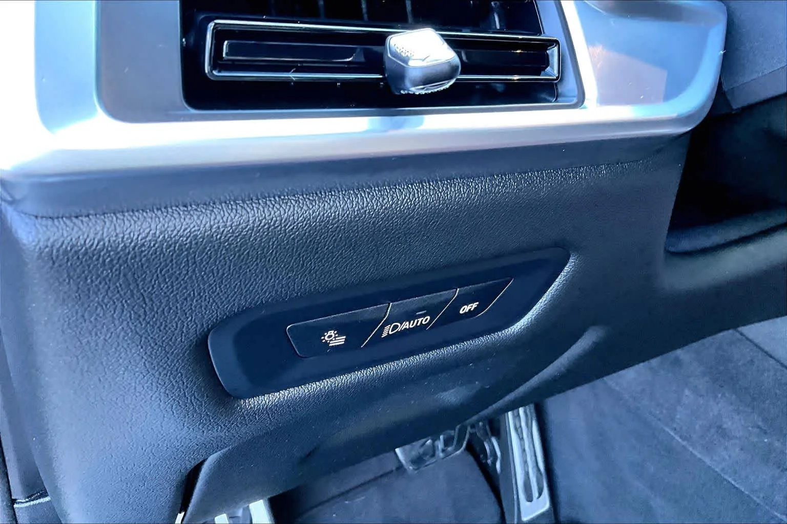 Used 2025 Brooklyn Grey Metallic BMW M60i image 33