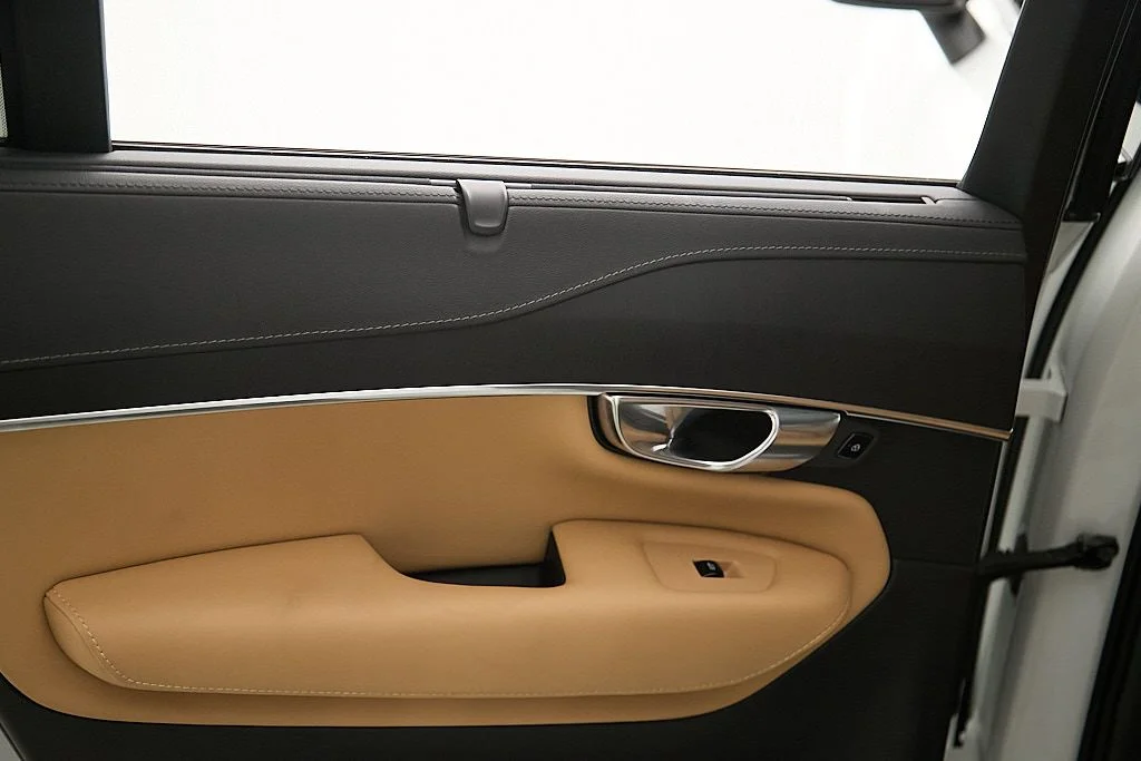 Certified Used 2023 Crystal White Volvo Ultimate image 20