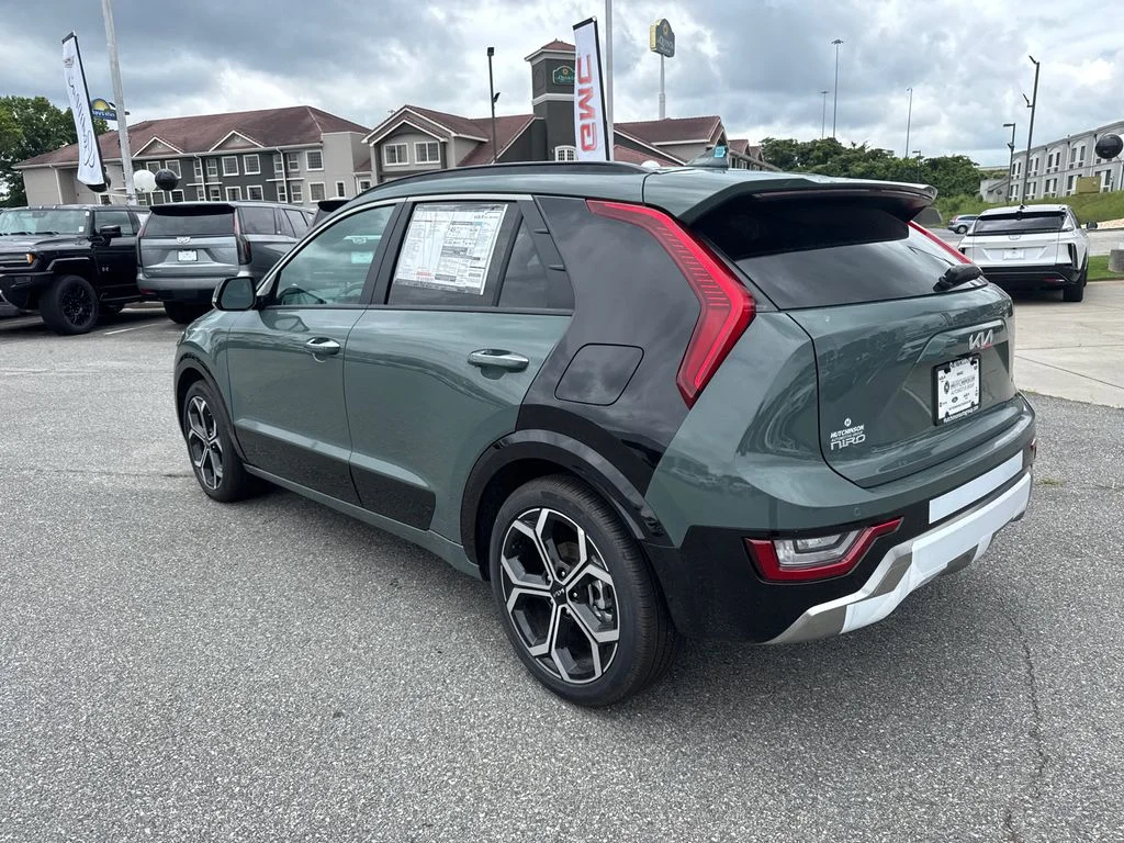 New 2025 Green Kia SX Touring image 5
