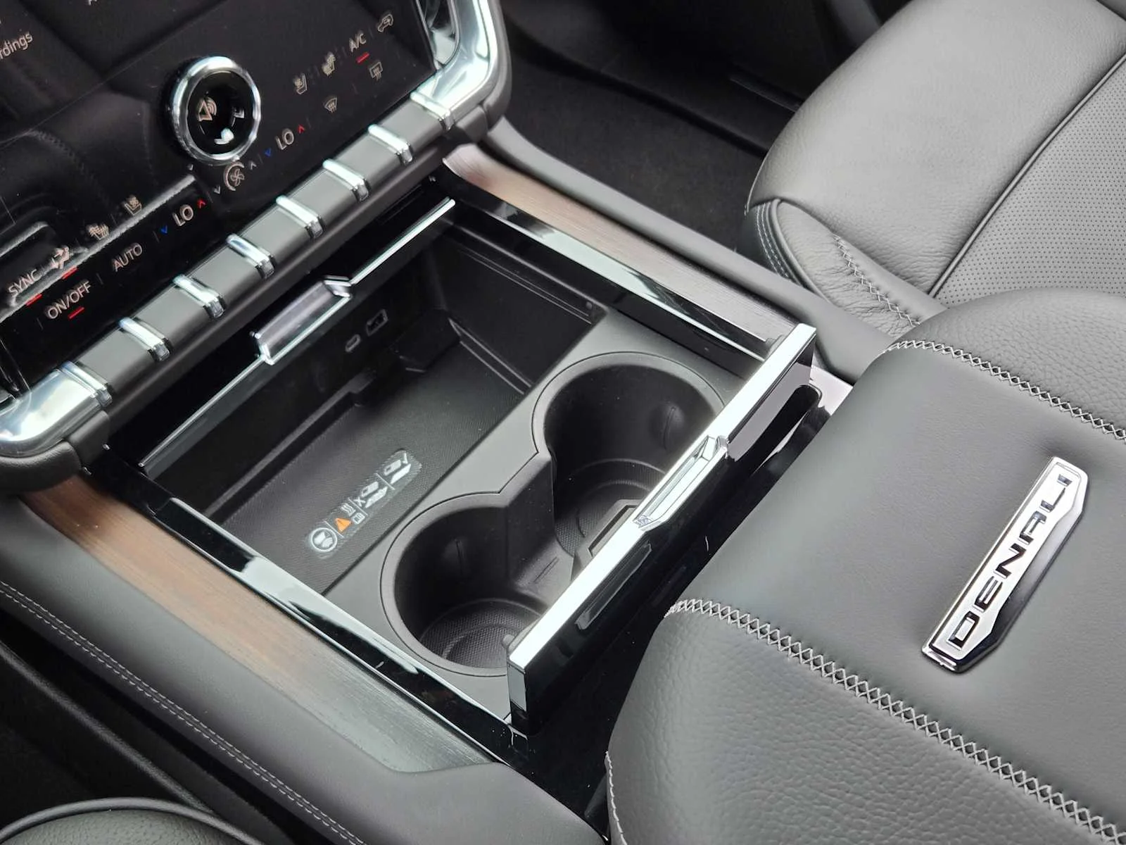 2026 GMC Yukon XL Denali - Photo 14