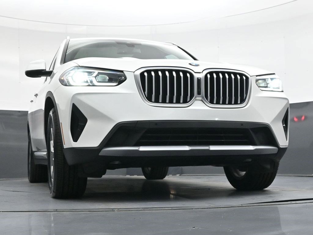 Used 2024 White Metallic BMW xDrive30i image 36