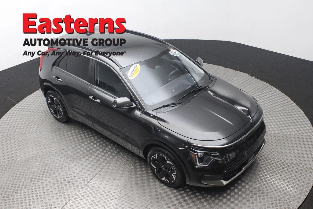 Used 2024 Gray Kia Wind image 3