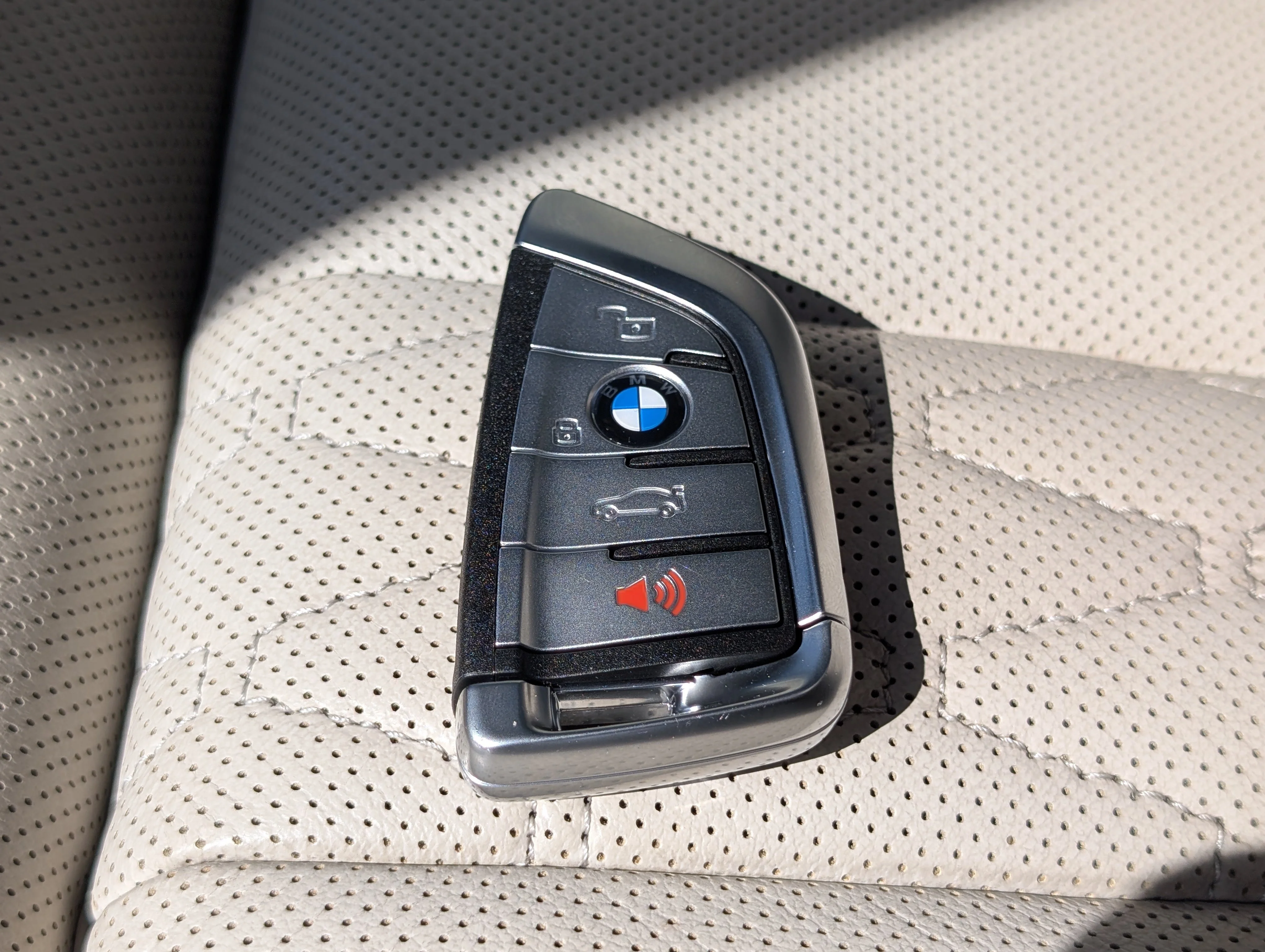Used 2022 Manhattan Metallic BMW xDrive40i image 37