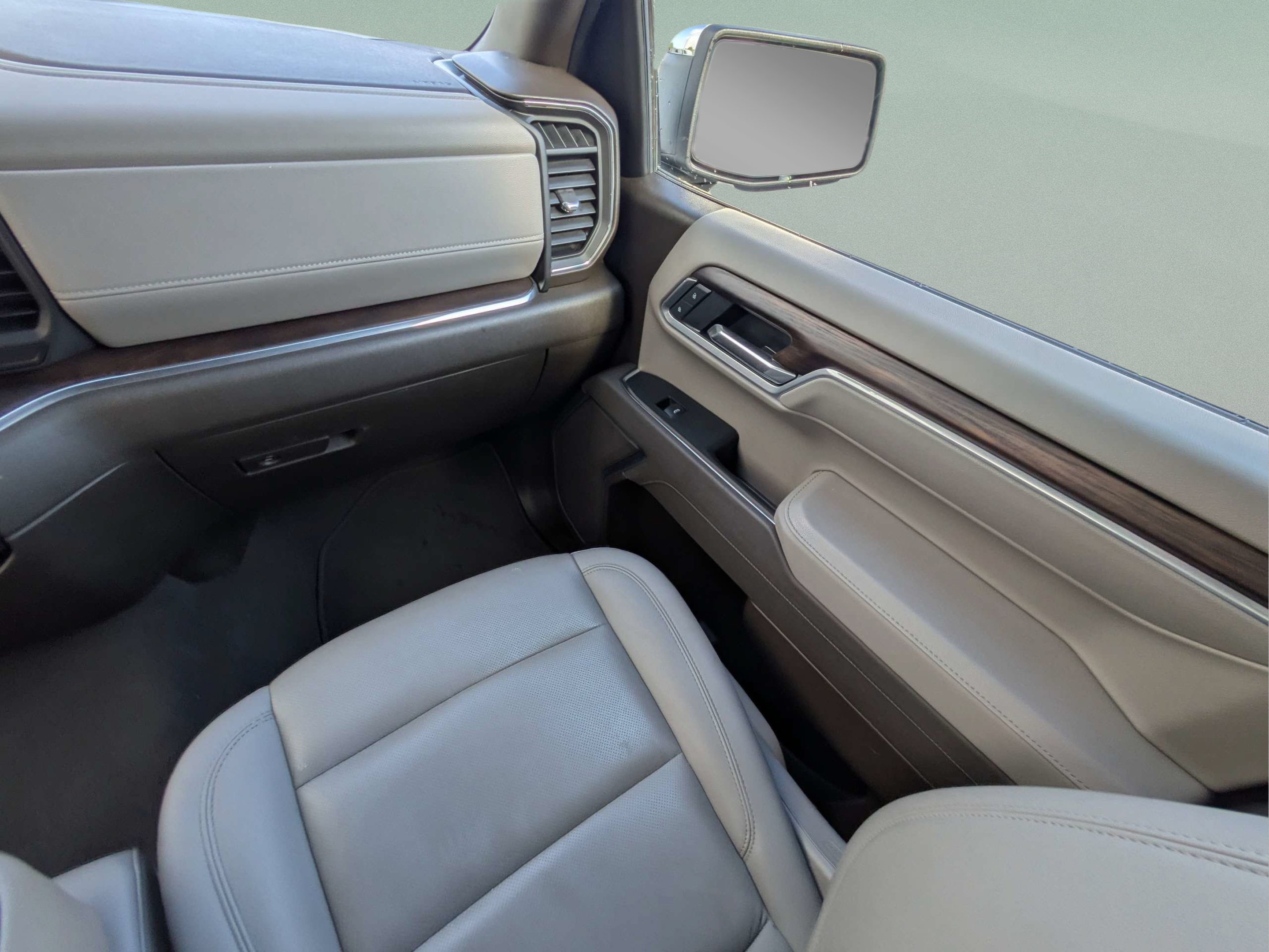 Used 2025 Summit White GMC SLT image 14