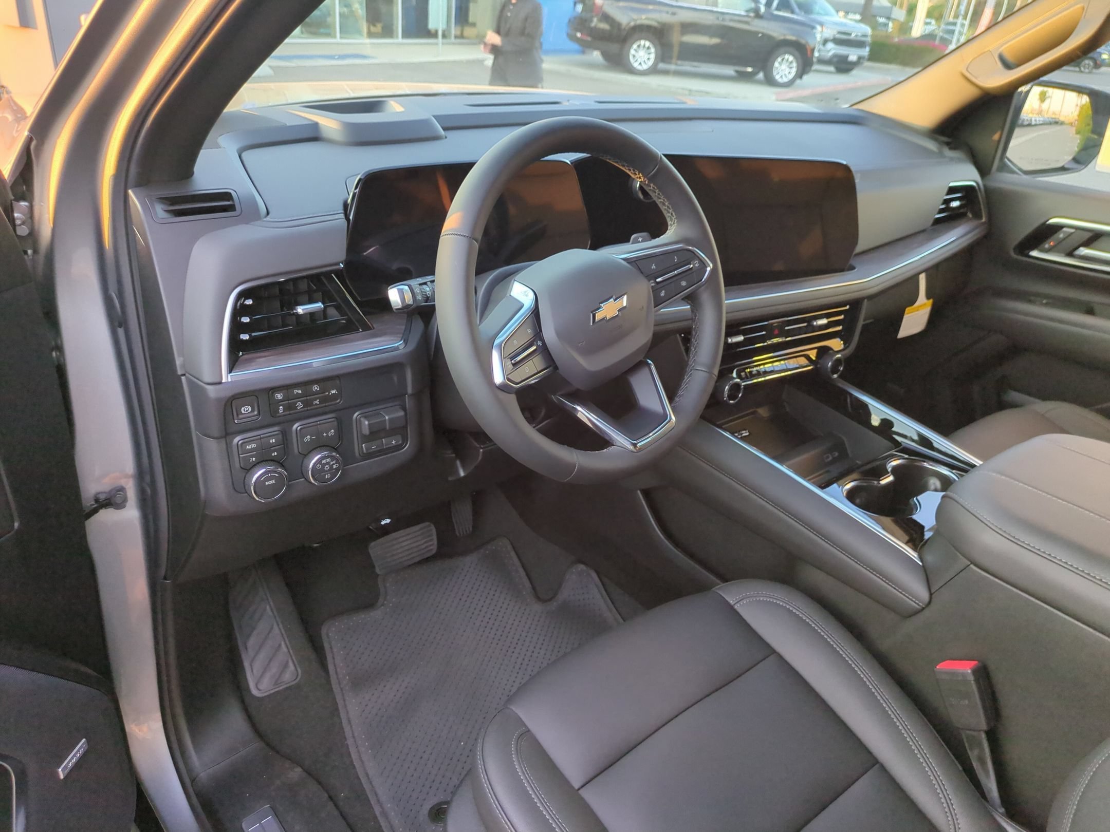 2026 Chevrolet Suburban LT - Photo 10