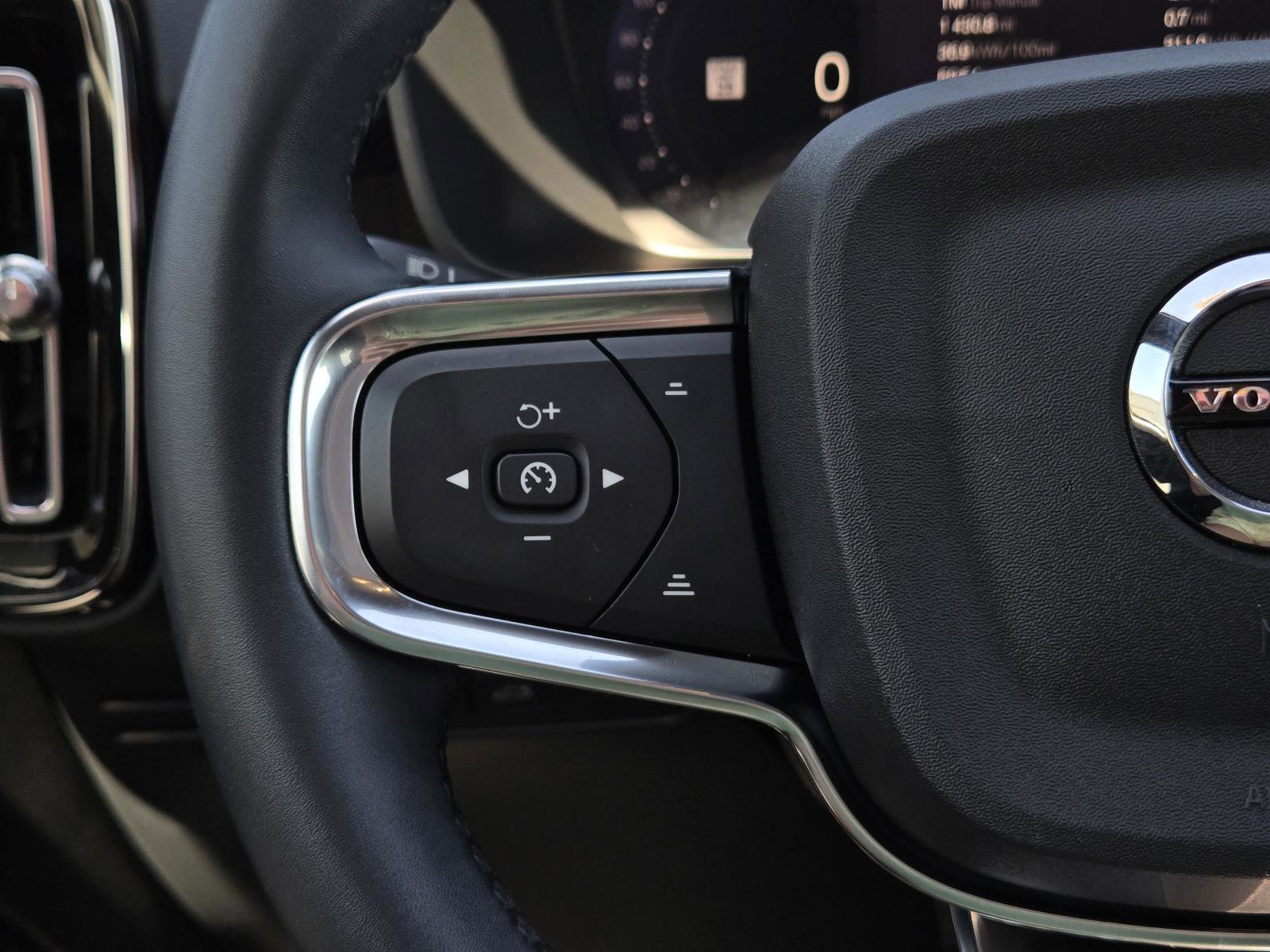 Used 2023 Thunder Gray Metallic Volvo Plus image 17