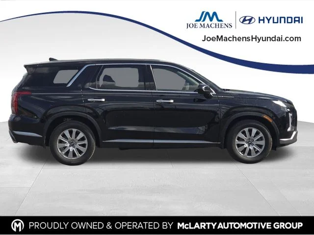 Used 2025 Black Hyundai SE image 6