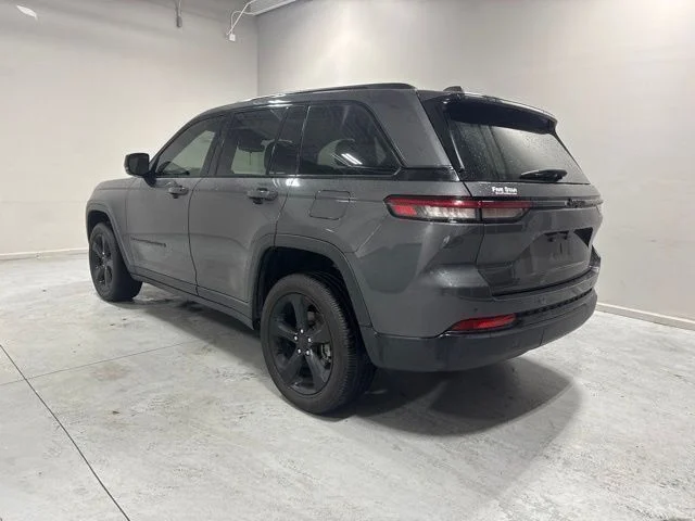 Used 2024 Gray Jeep Altitude X image 8