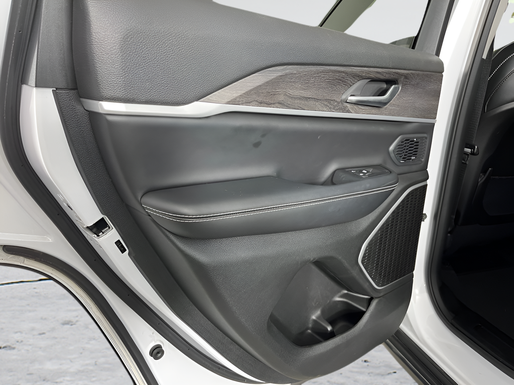 Used 2024 White Jeep Limited image 11