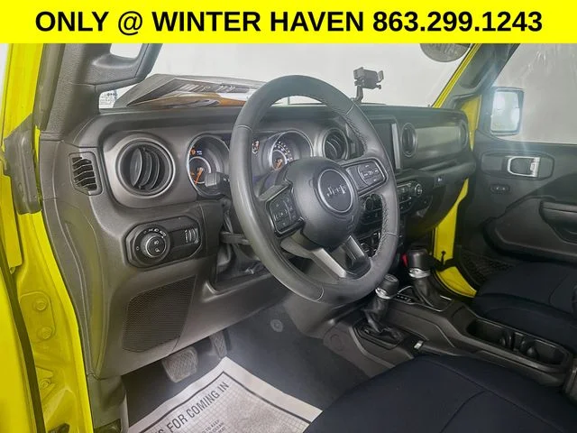 Used 2023  Jeep Sport S image 9