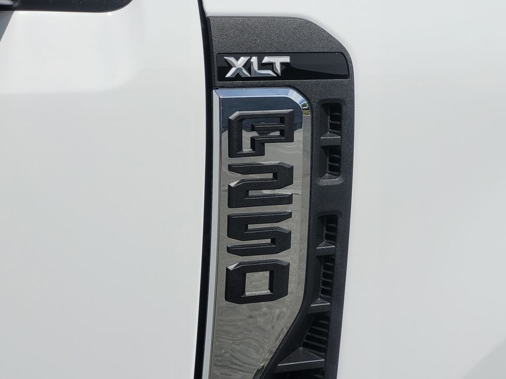 New 2026 Oxford White Ford F-250® XLT image 5