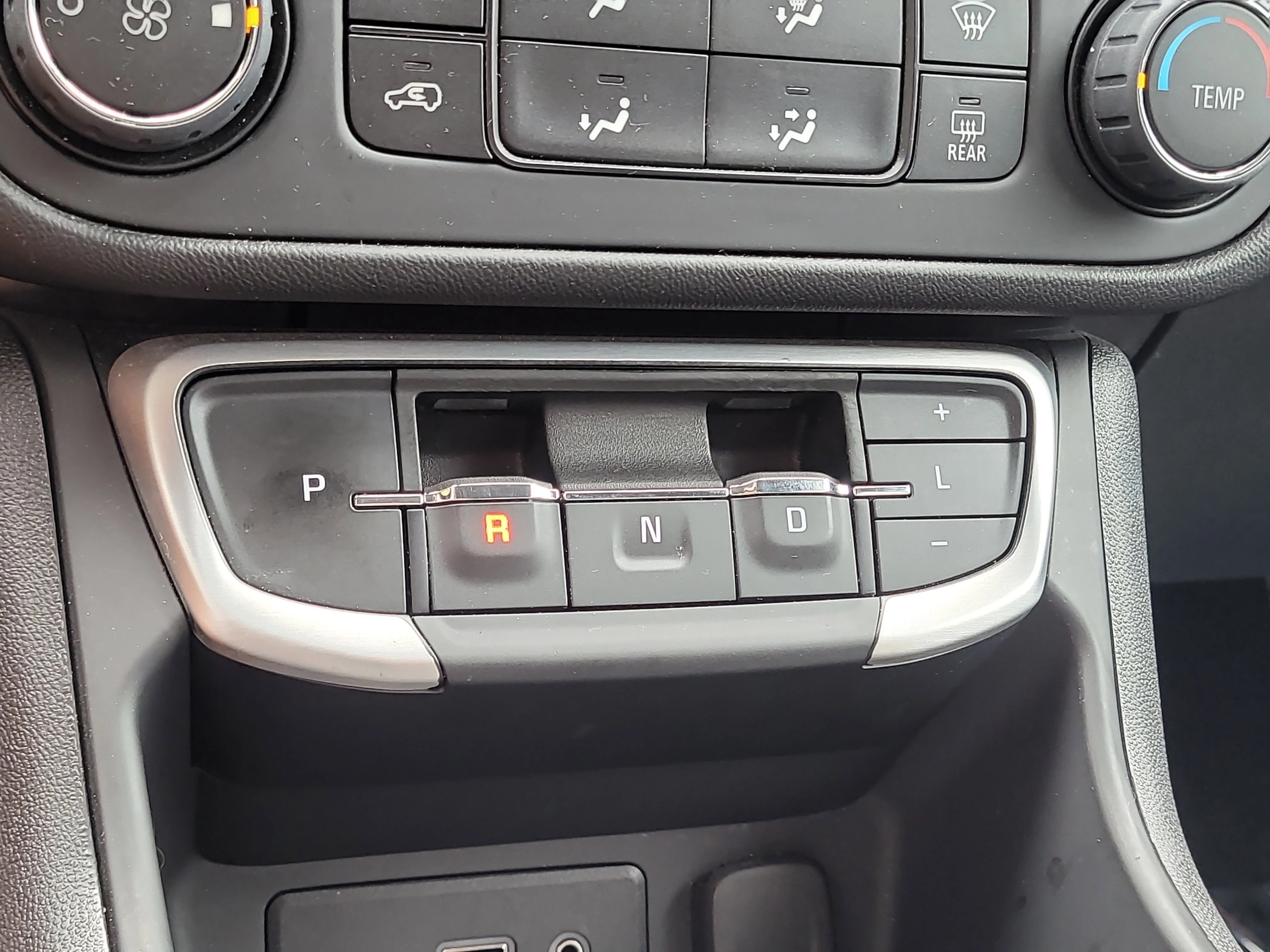 Used 2024 Summit White GMC SLE image 24