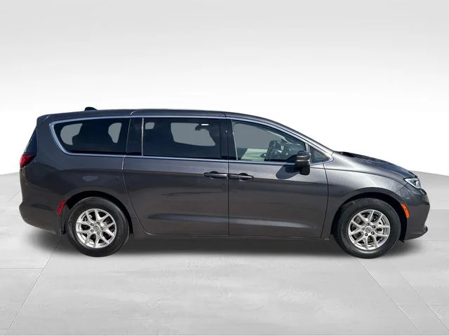 Used 2023 Gray Chrysler Touring L image 9