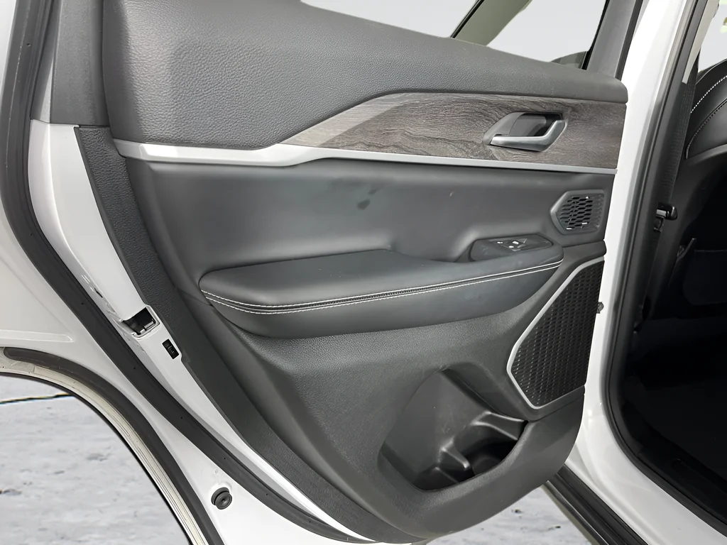 Used 2024 White Jeep Limited image 11