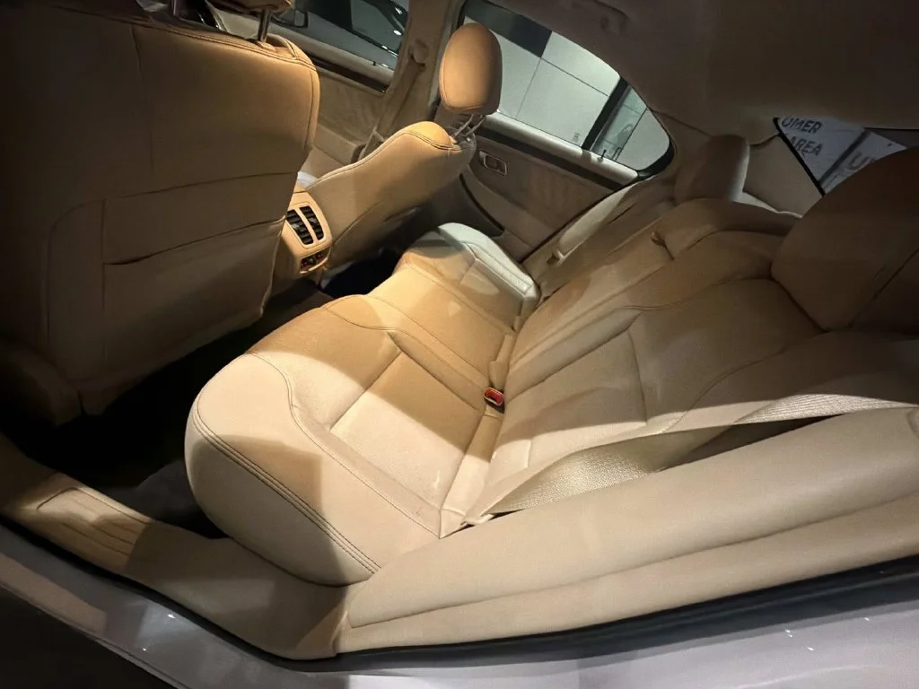 Used 2018 White Ford Limited image 27
