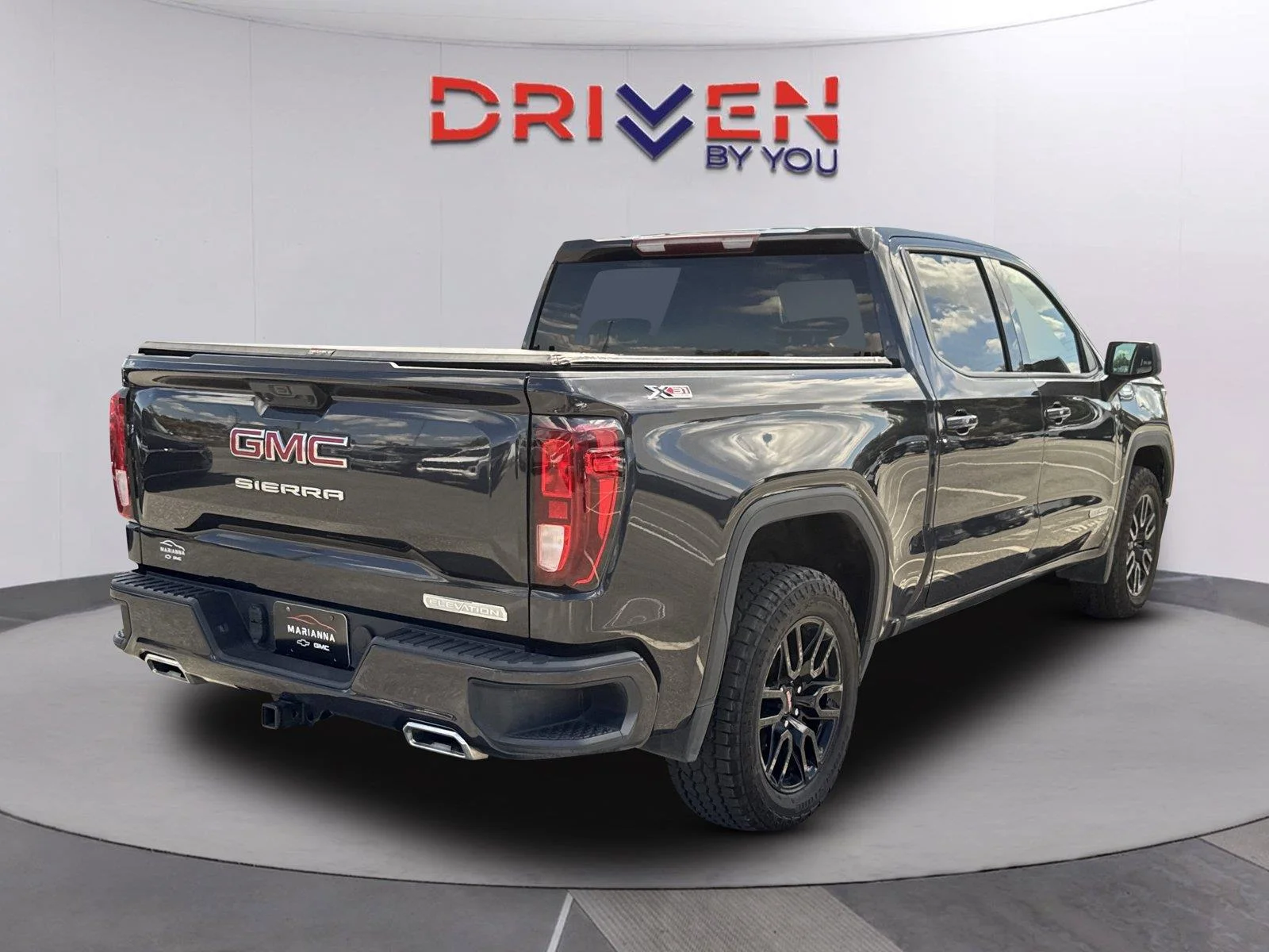 Used 2023 TITANIUM RUSH METALLIC GMC Elevation image 4