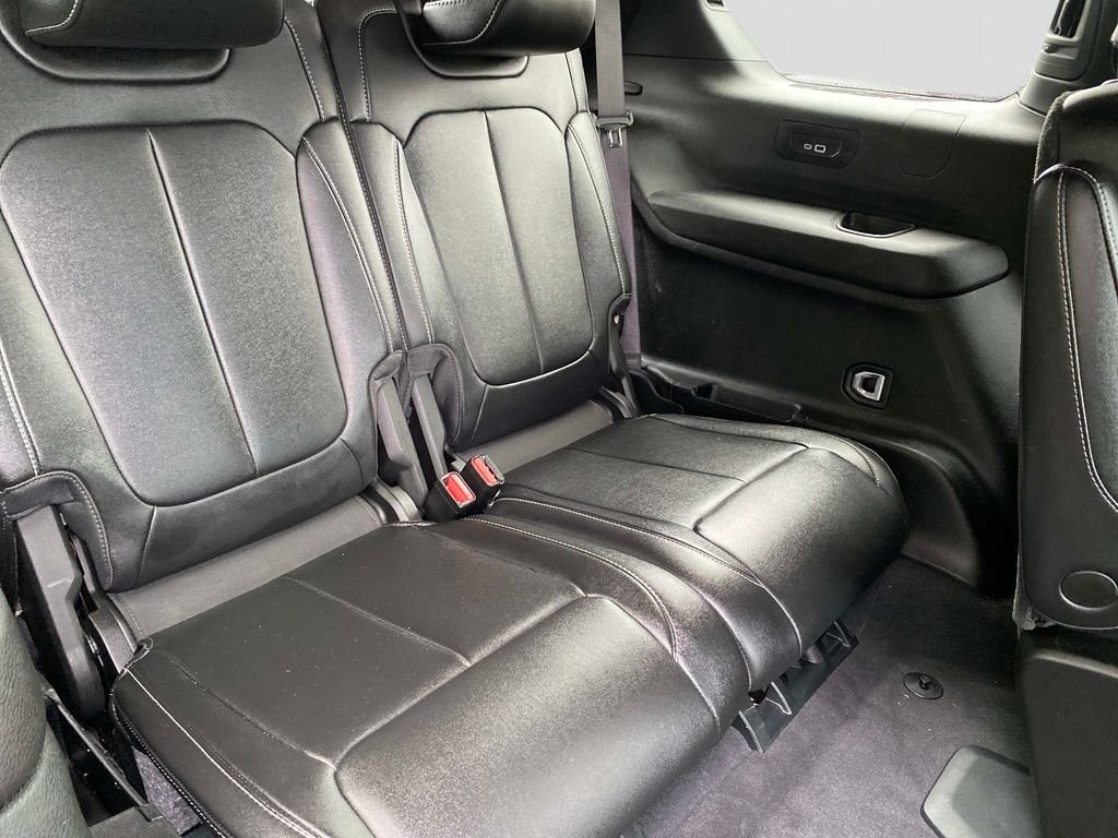 Used 2024 White Jeep Limited image 29