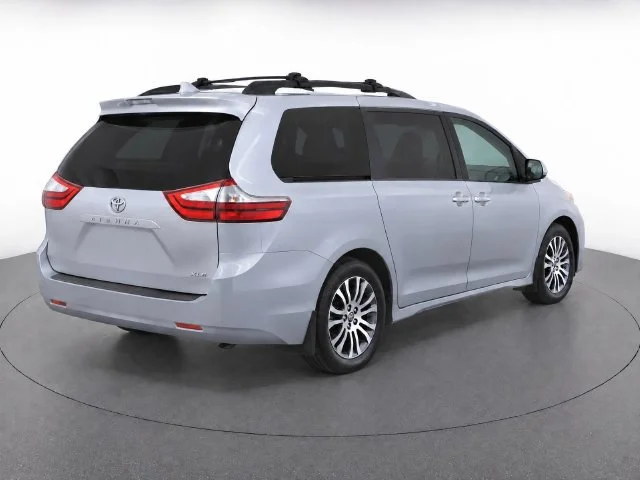 Used 2019 Celestial Silver Metallic Toyota XLE Auto Access Seat image 3