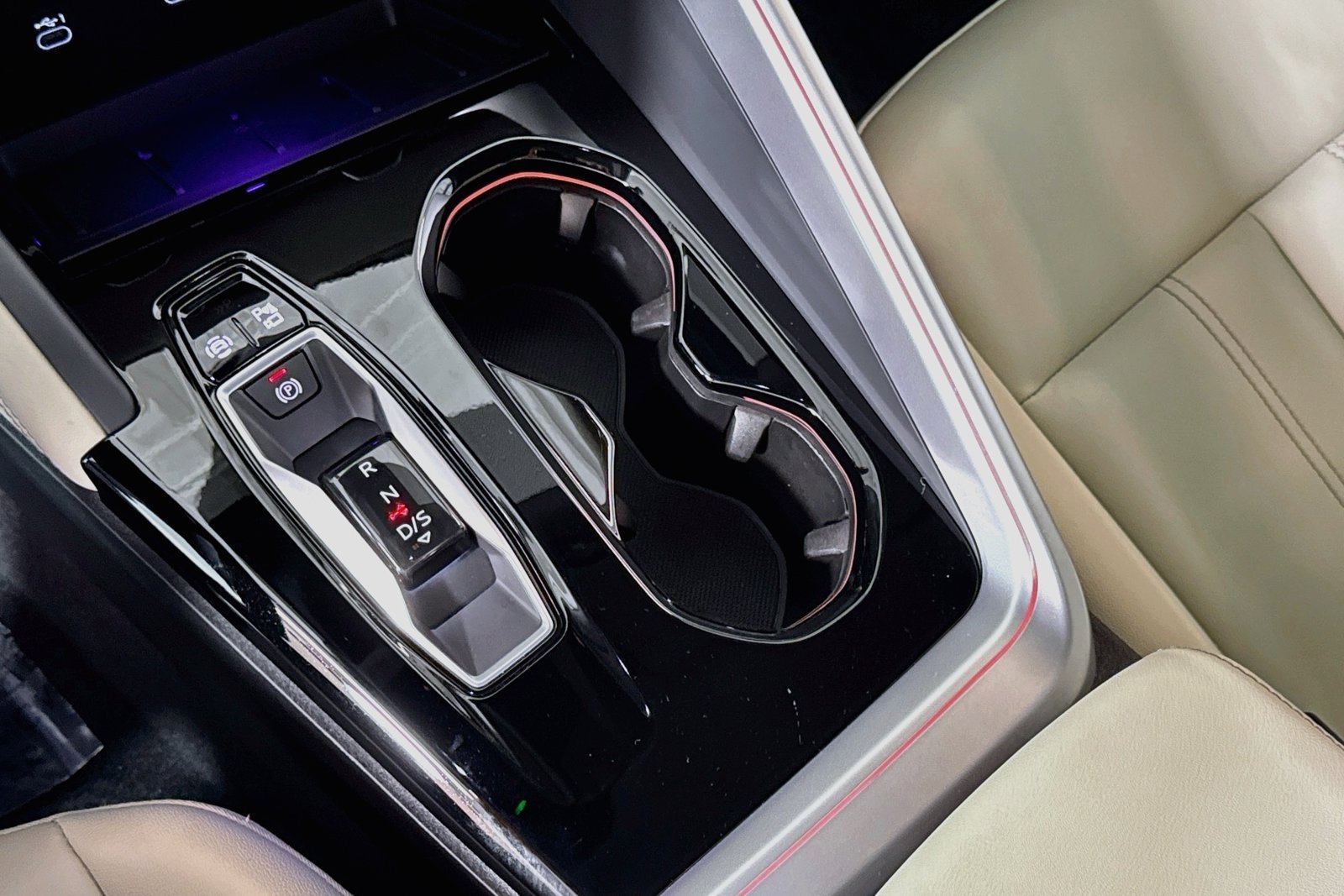 Used 2025 Arkona White Audi Premium image 15