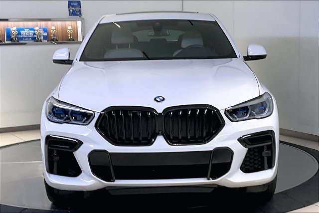 Used 2022 White BMW xDrive40i image 2