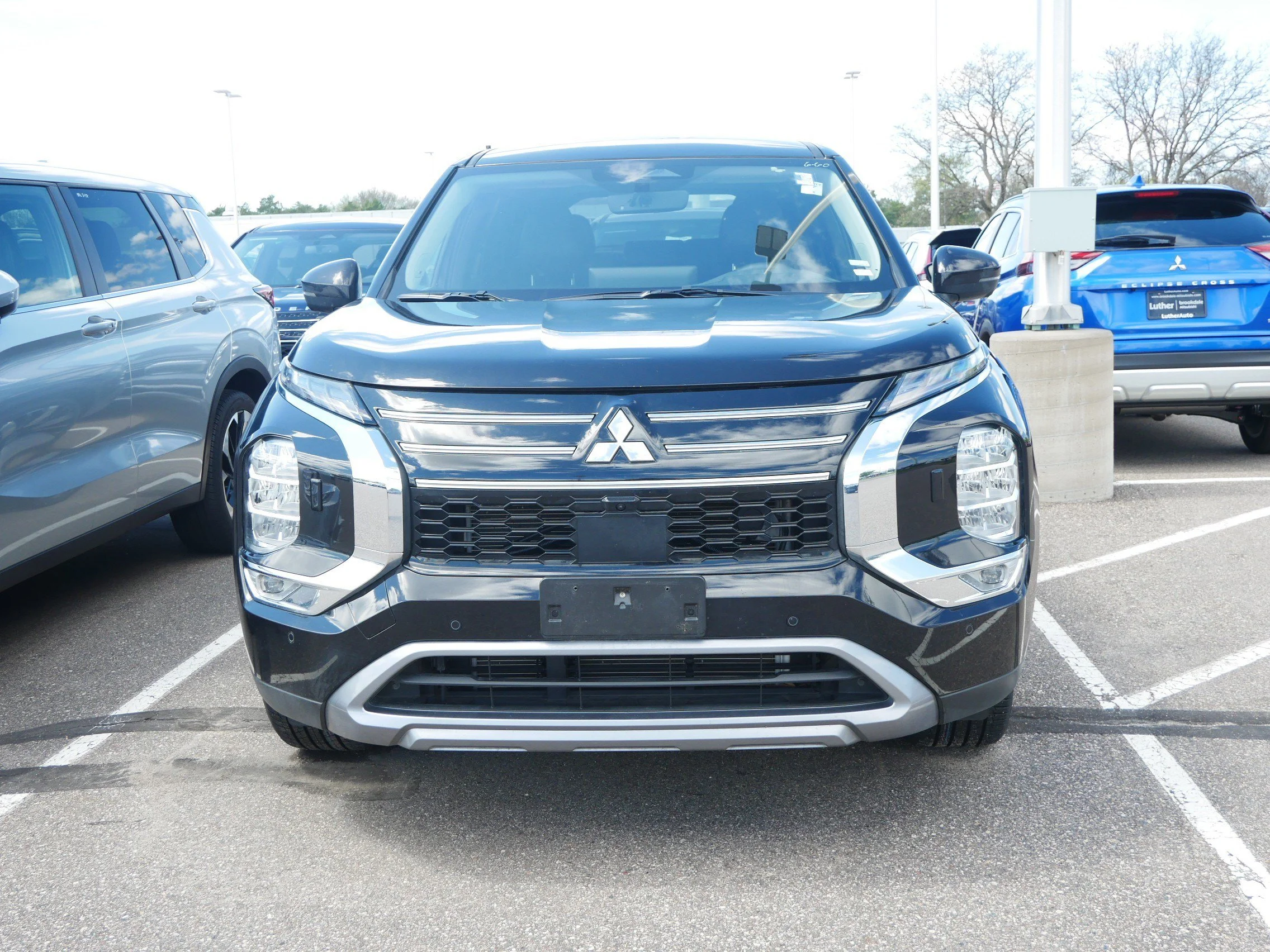 Used 2025 Mitsubishi Outlander SE with VIN JA4J4VA87SZ043978 for sale in Brooklyn Center, Minnesota