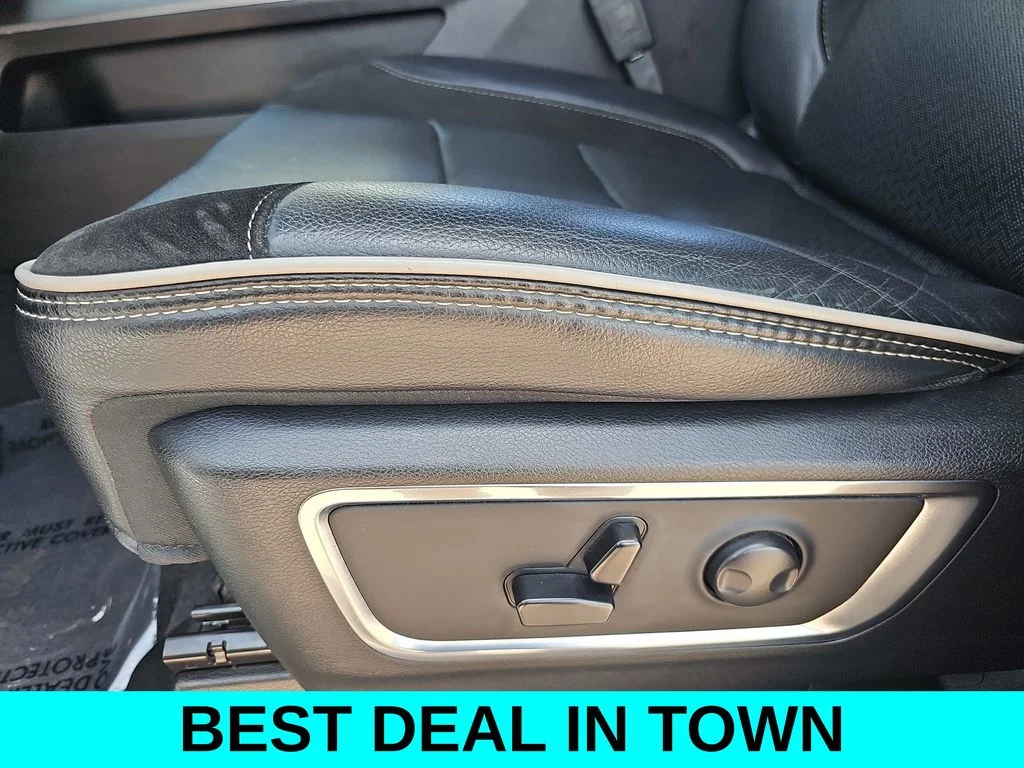 Used 2025 White Ram Laramie image 32