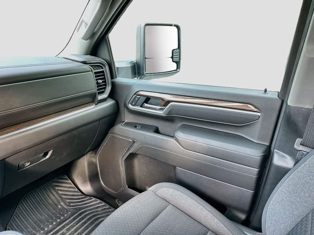 Used 2025 White Chevrolet LT image 24