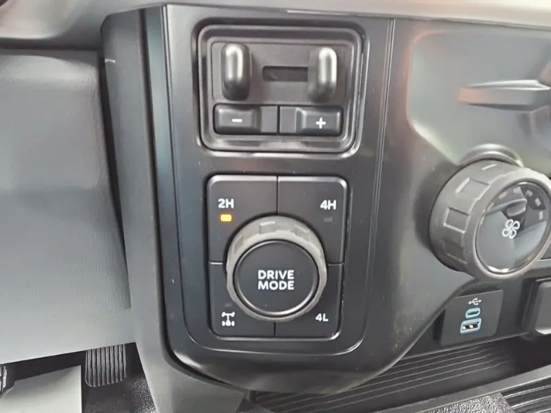 New 2026 Oxford White Ford F-350® XL image 39