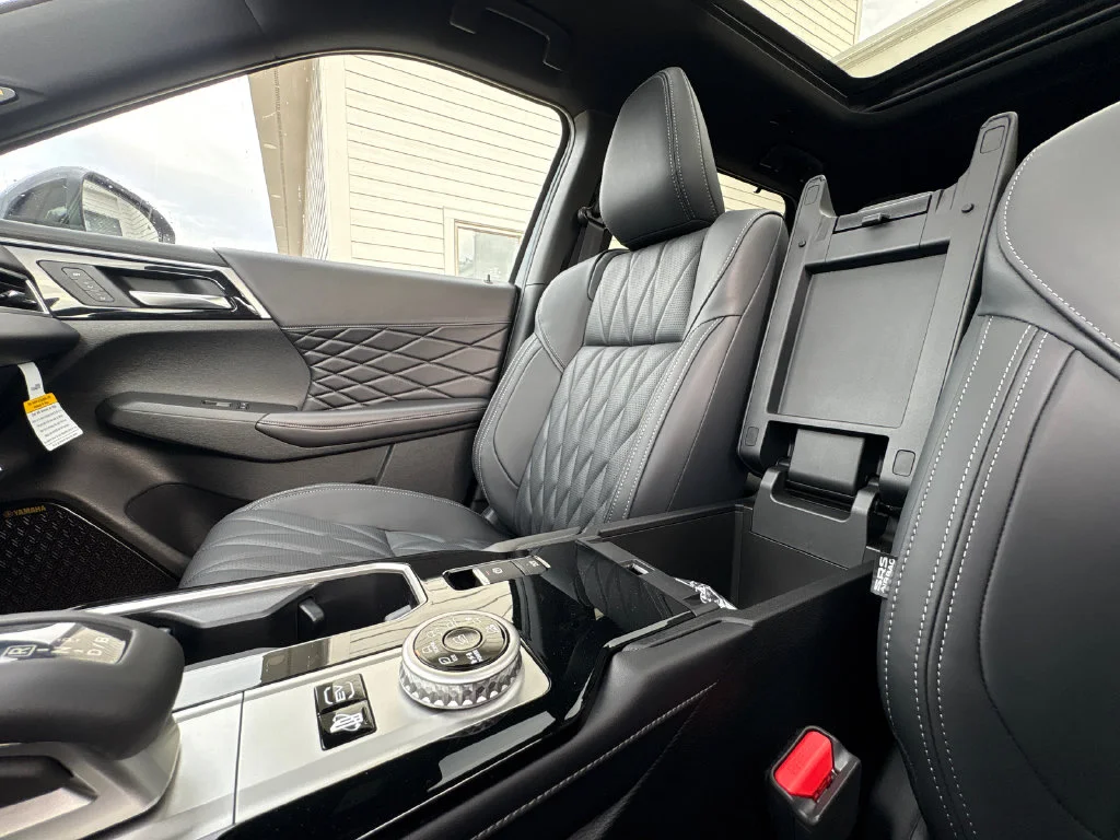 New 2026 Gray Mitsubishi SEL image 28