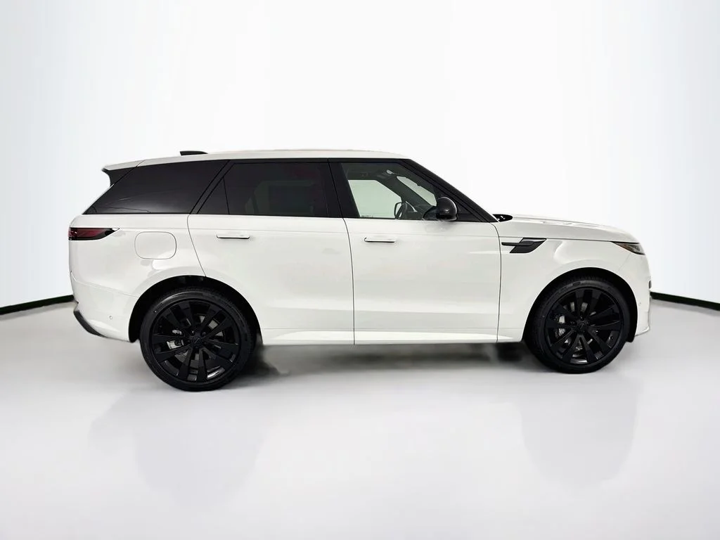 New 2026 Fuji White Land Rover Dynamic SE image 4