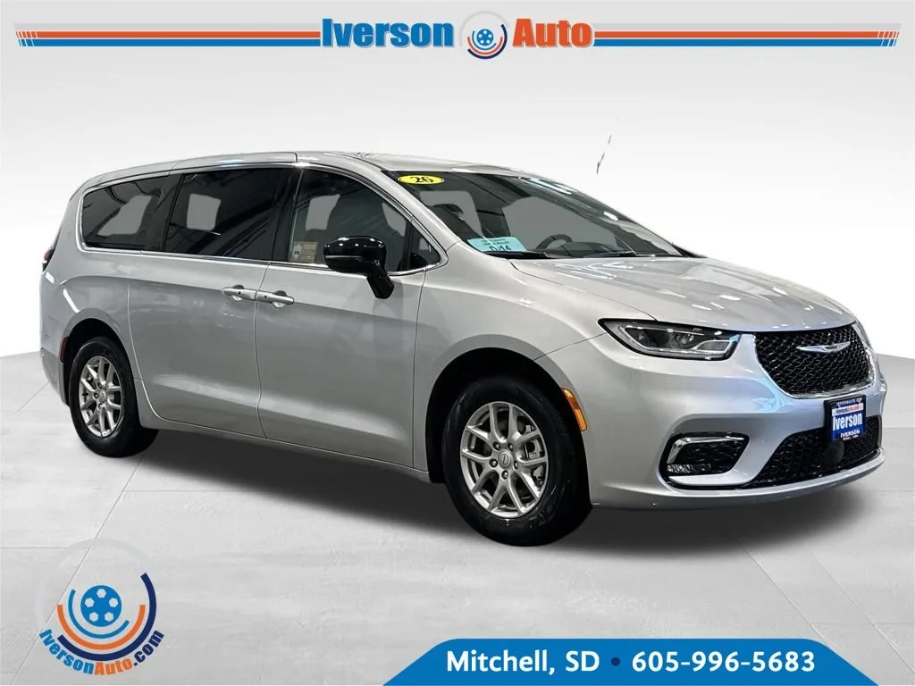 2026 Chrysler Pacifica Select's photo