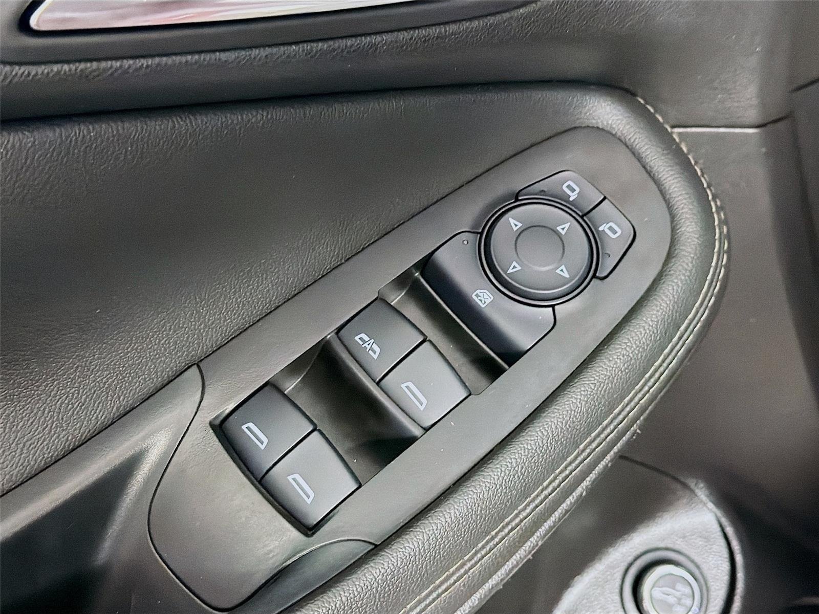 Used 2023 Cinnabar Metallic Buick Select image 19