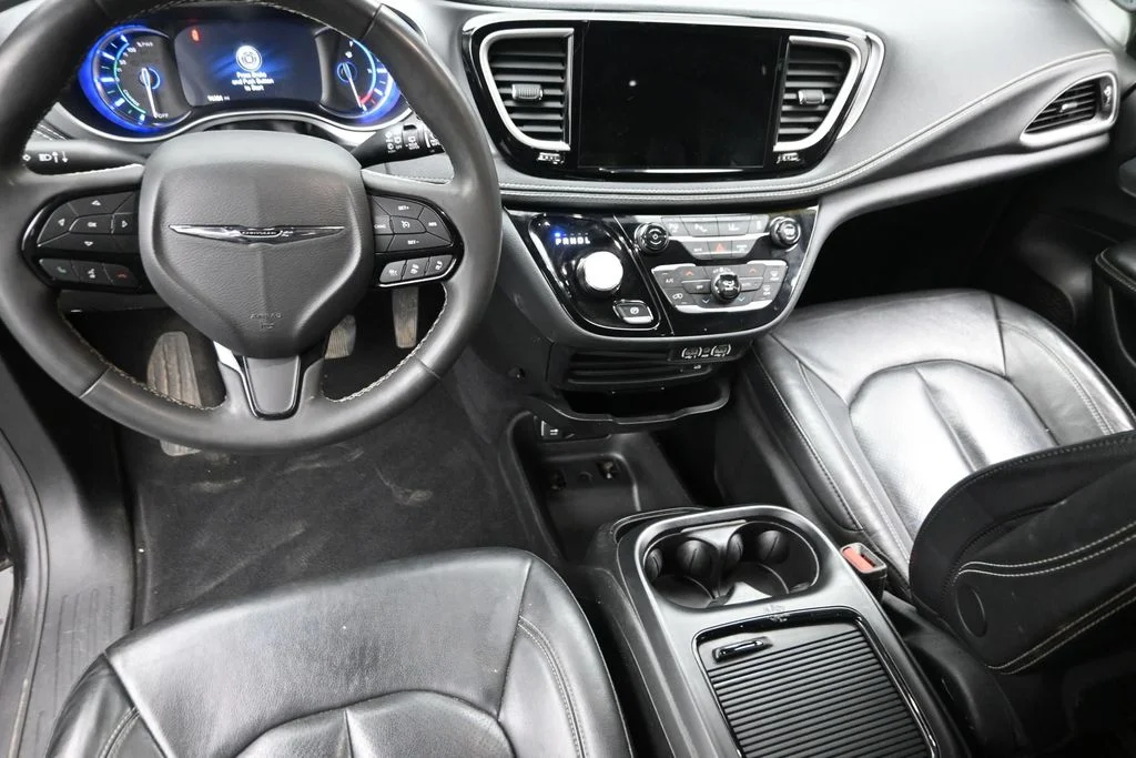 Certified Used 2022 Gray Chrysler Touring L image 17