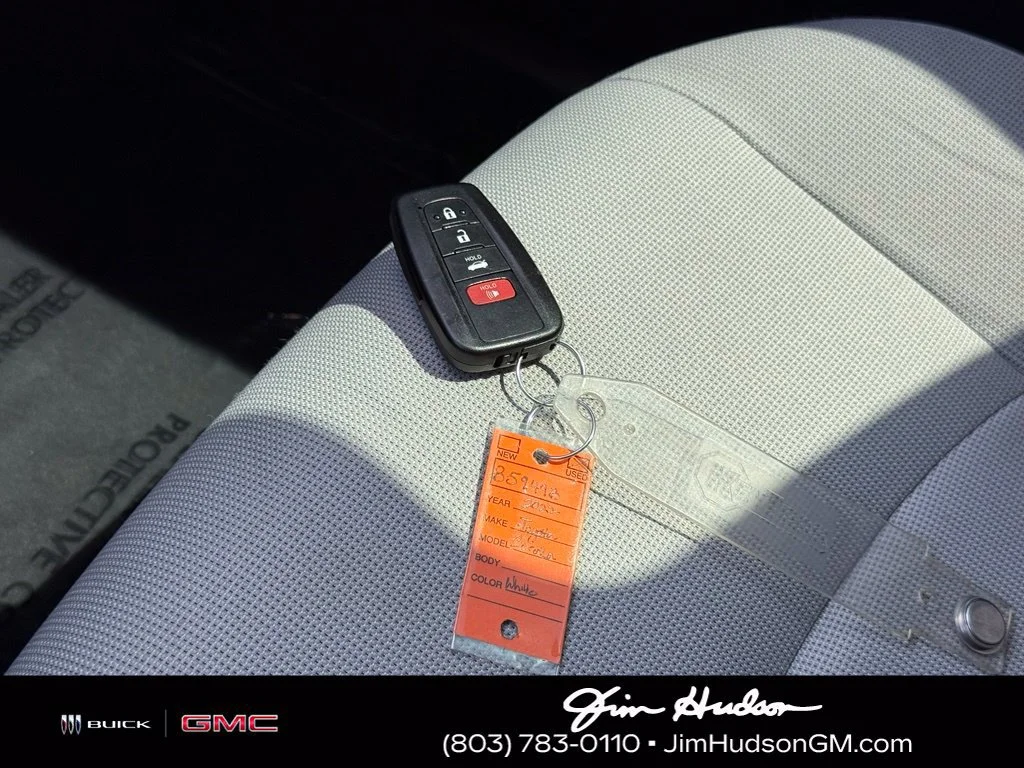 Used 2022 Off-white Toyota Hybrid LE image 32