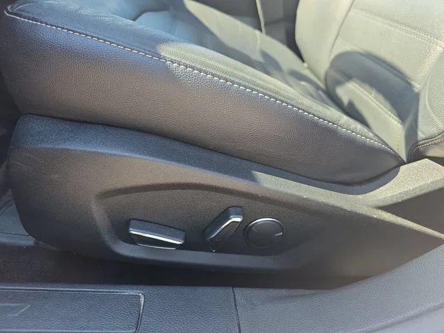 Used 2018 Silver Ford SE image 28
