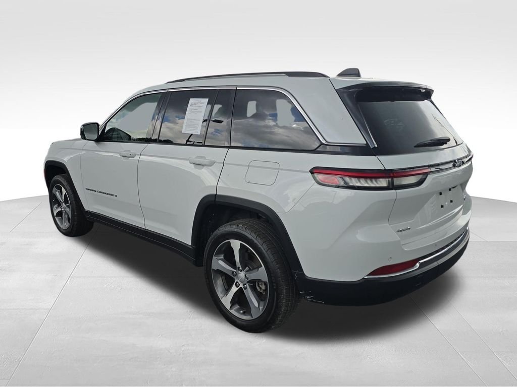 Used 2023 White Jeep Limited image 3