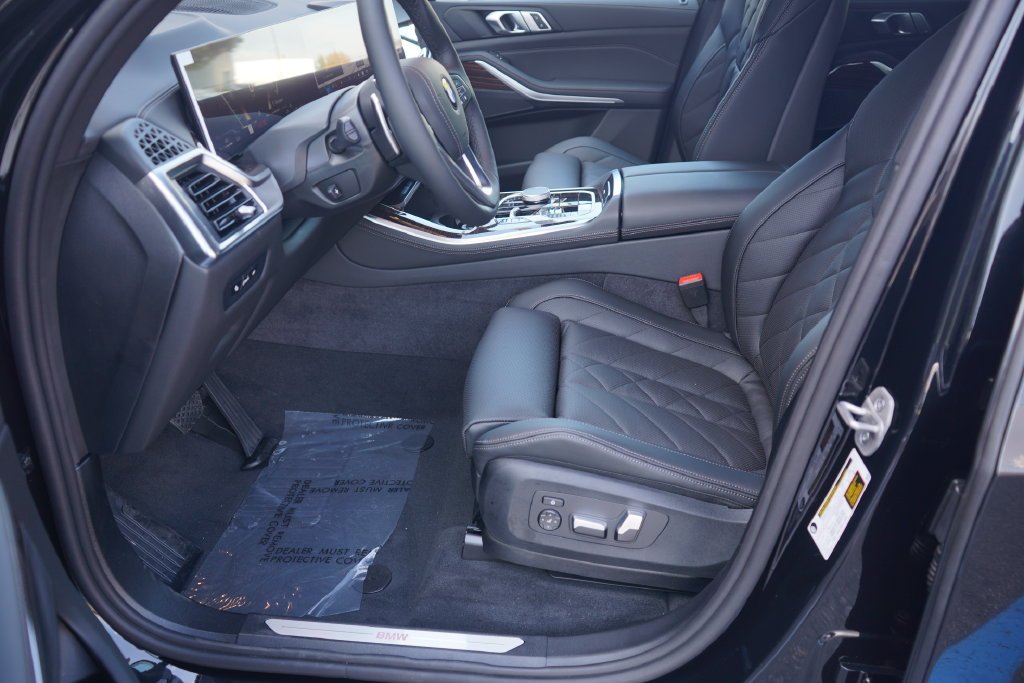 Used 2026 Black Sapphire Metallic BMW sDrive40i image 9