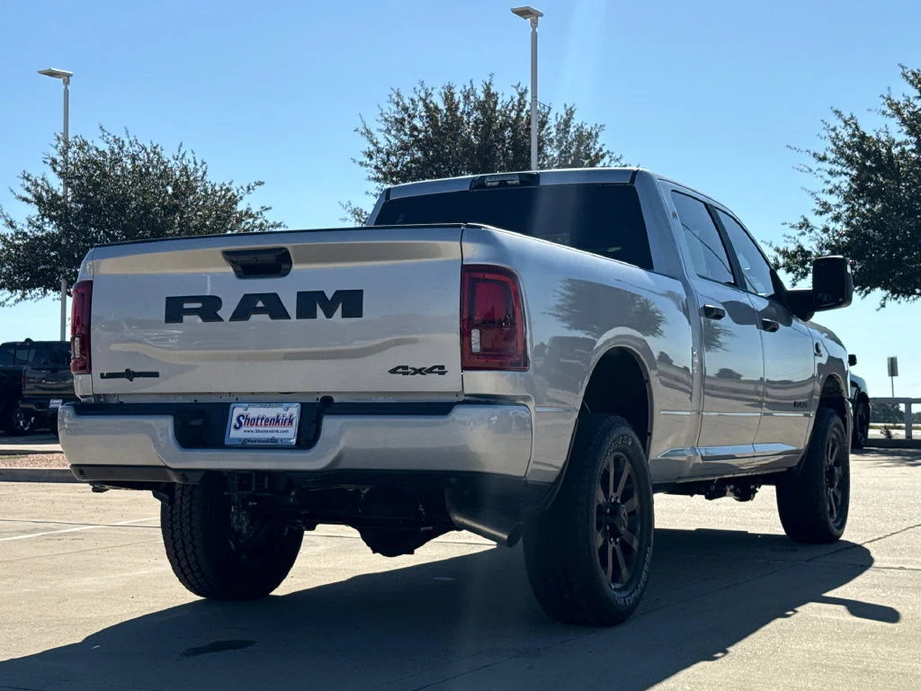 New 2027 Silver-Zynith Exterior Paint RAM Big Horn image 9