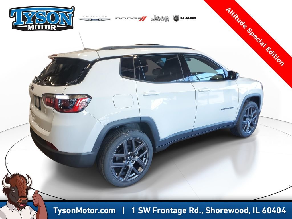 New 2026 Bright White Clear-Coat Exterior Paint Jeep Latitude image 4