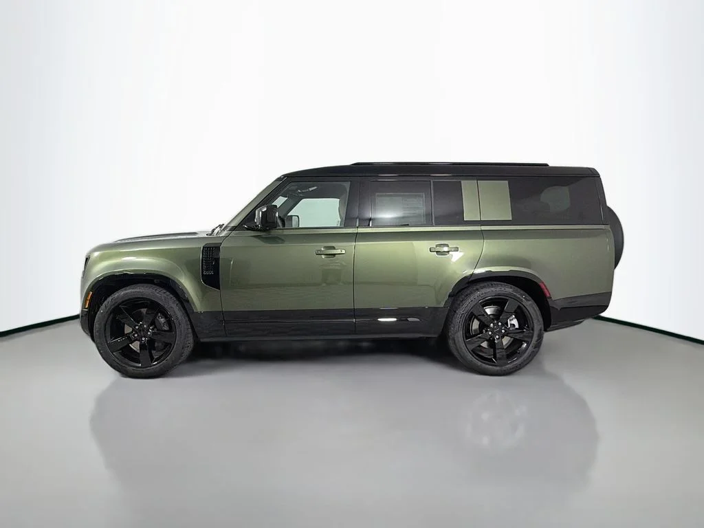 New 2026 Woolstone Green Land Rover X-Dynamic SE image 8