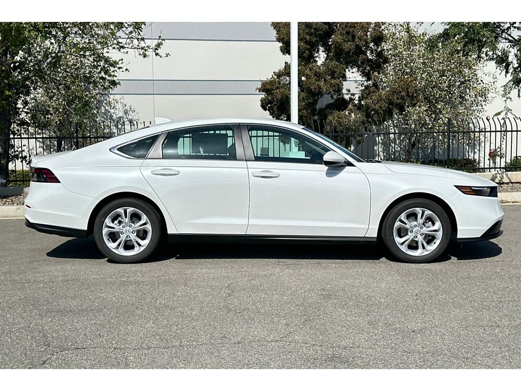 New 2026 Platinum White Pearl Honda LX image 3