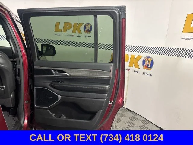 Used 2024 Velvet Jeep Series II image 27
