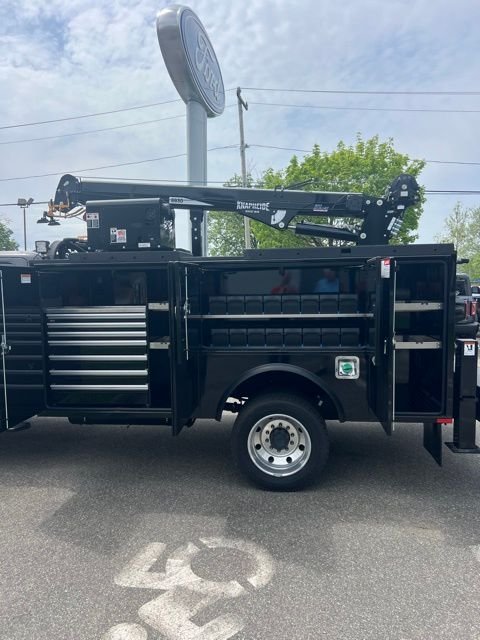 New 2026 Agate Black Metallic Ford F-550® XLT image 9