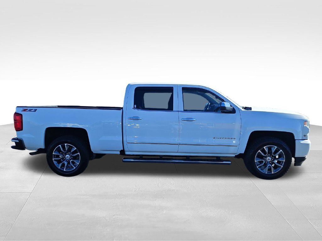 Used 2018 SUMMIT WHITE Chevrolet LTZ image 6