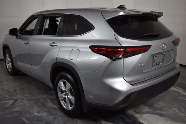 2022 Toyota Highlander LE - Photo 7